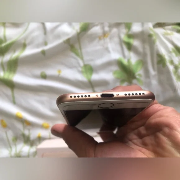 Apple iPhone 8 64gb - Picture 3 of 8